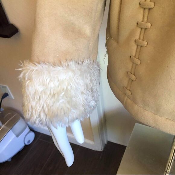 Liz Claiborne Faux Fur Trim Zip Jacket.Size MP - Picture 12 of 13